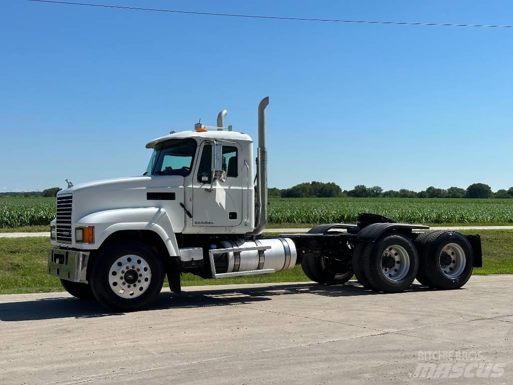 Mack CH 613 Тягачі