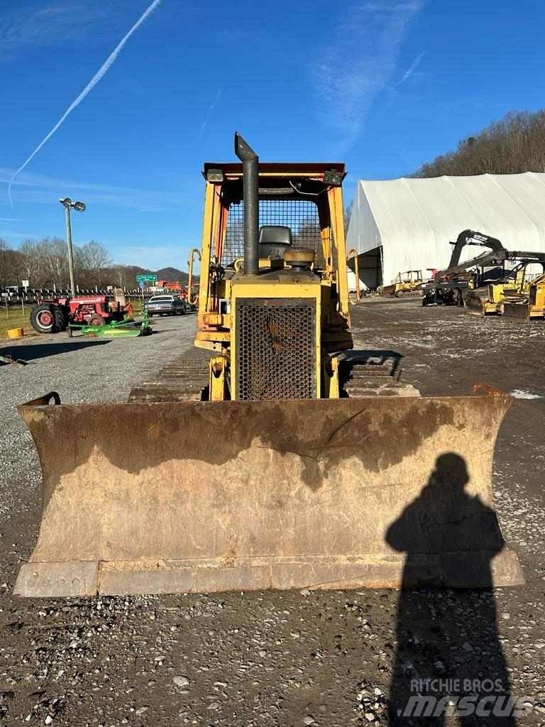 CAT D5C Гусеничні бульдозери