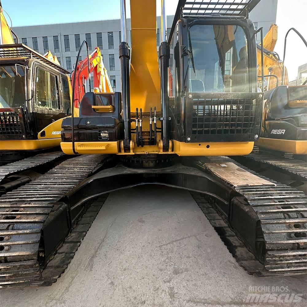 CAT 323 D Гусеничні екскаватори