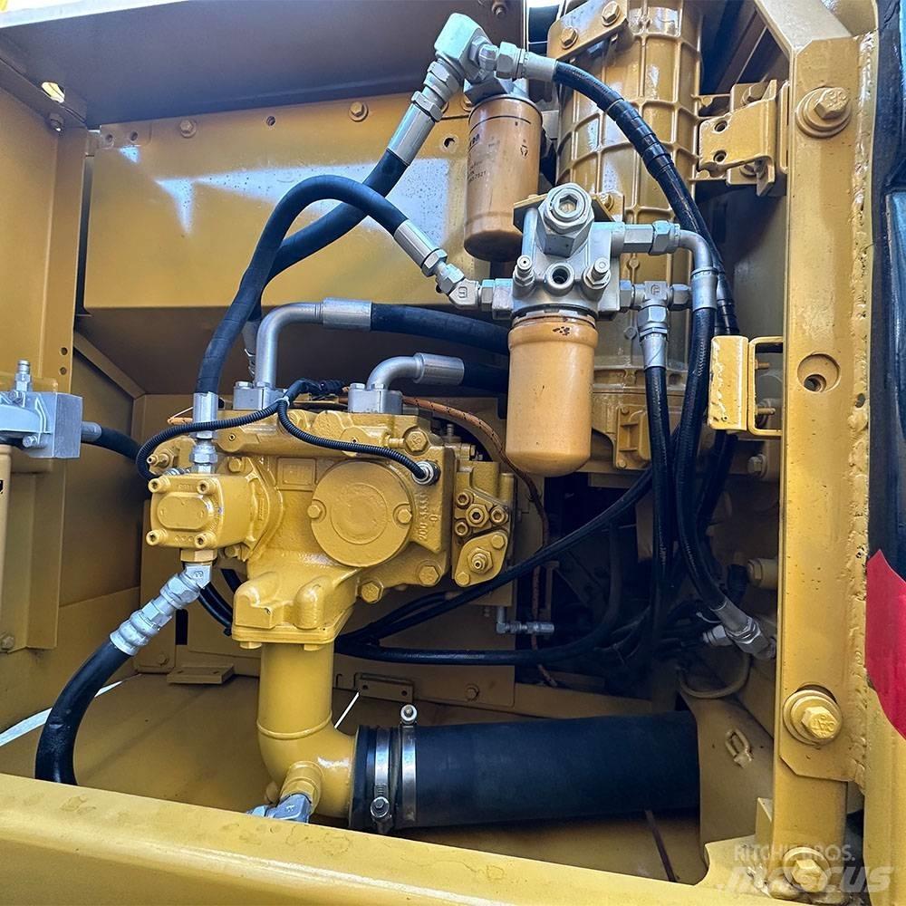 CAT 323 D Гусеничні екскаватори