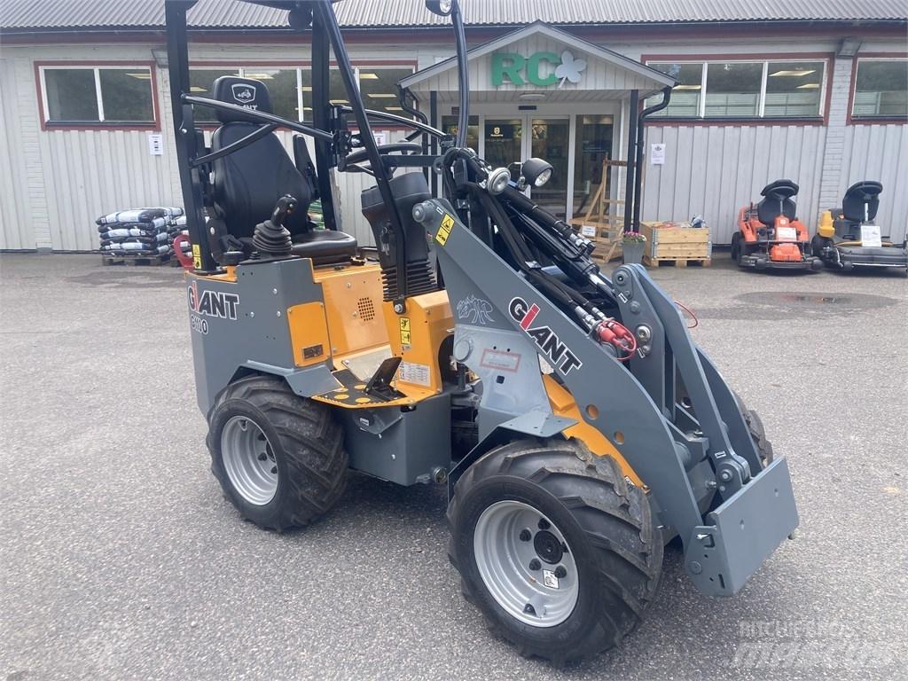 GiANT G1100 Багатофункціональне обладнання для вантажних і землекопальних робіт
