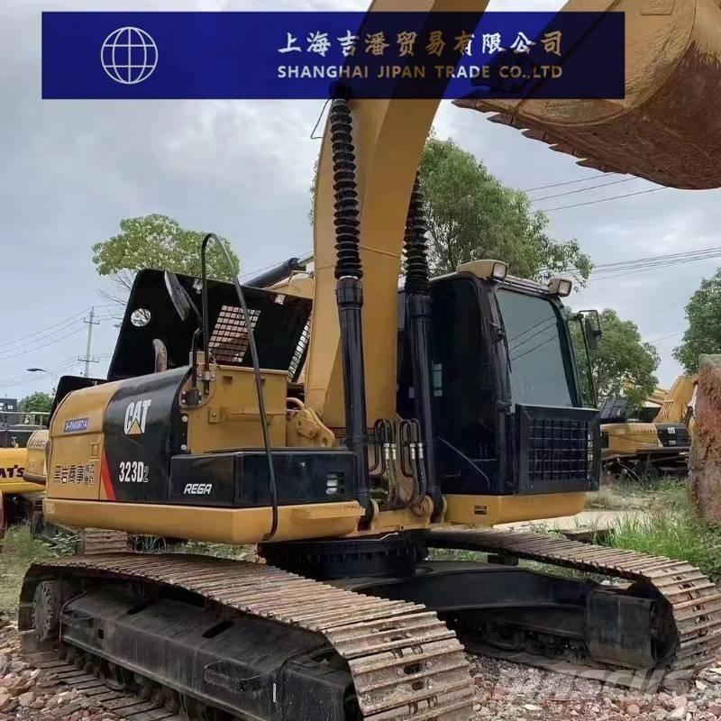 CAT 323 D Гусеничні екскаватори