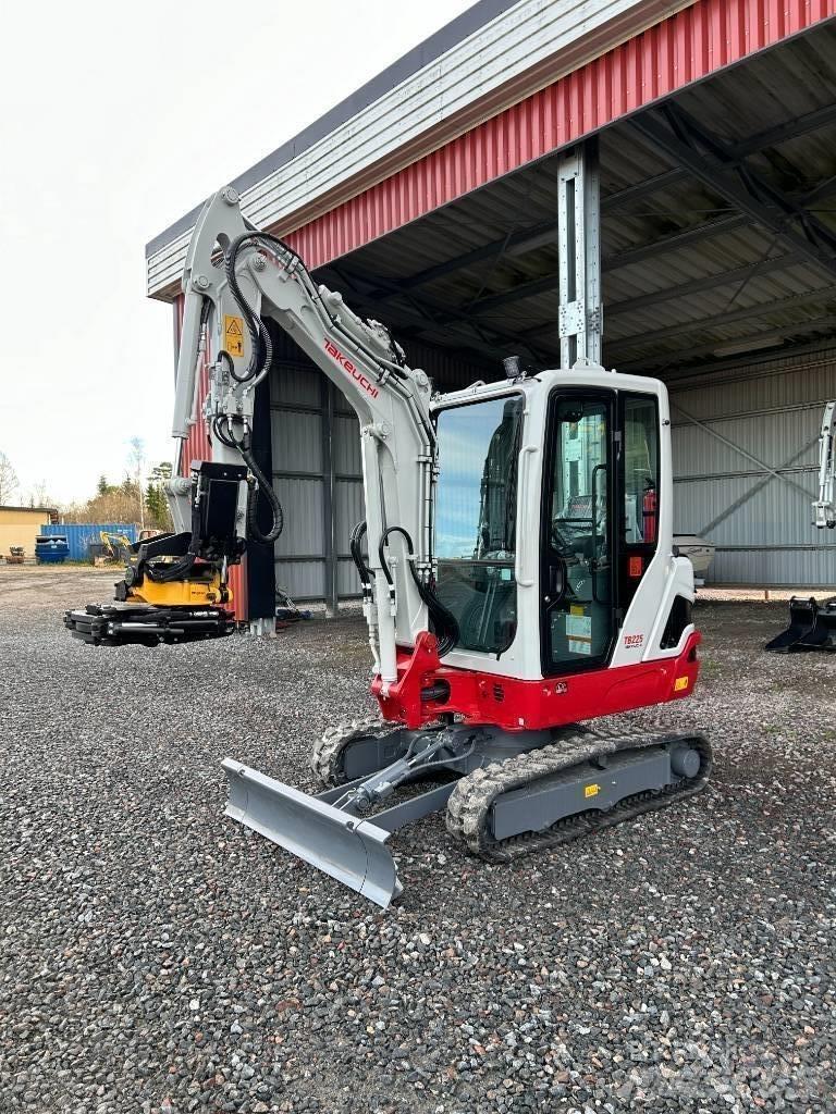 Takeuchi TB225 Міні-екскаватори < 7т