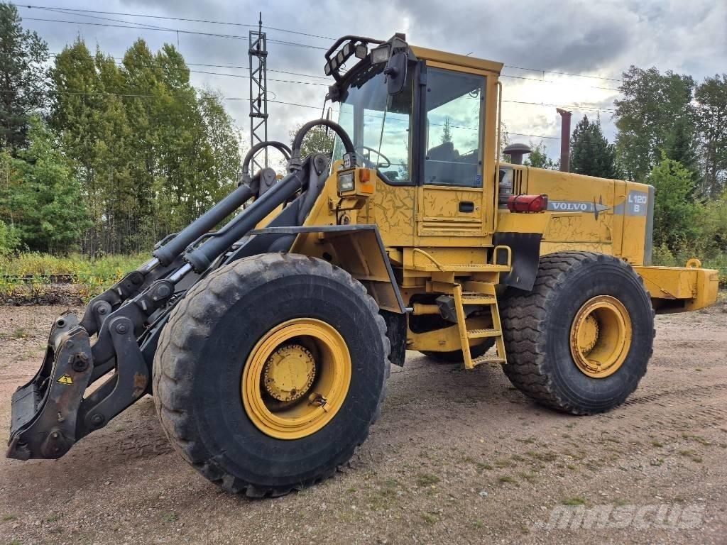 Volvo L 120 B Фронтальні навантажувачі