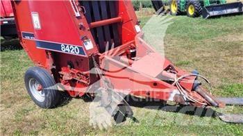 Case IH 8420 Рулонні прес-підбирачі