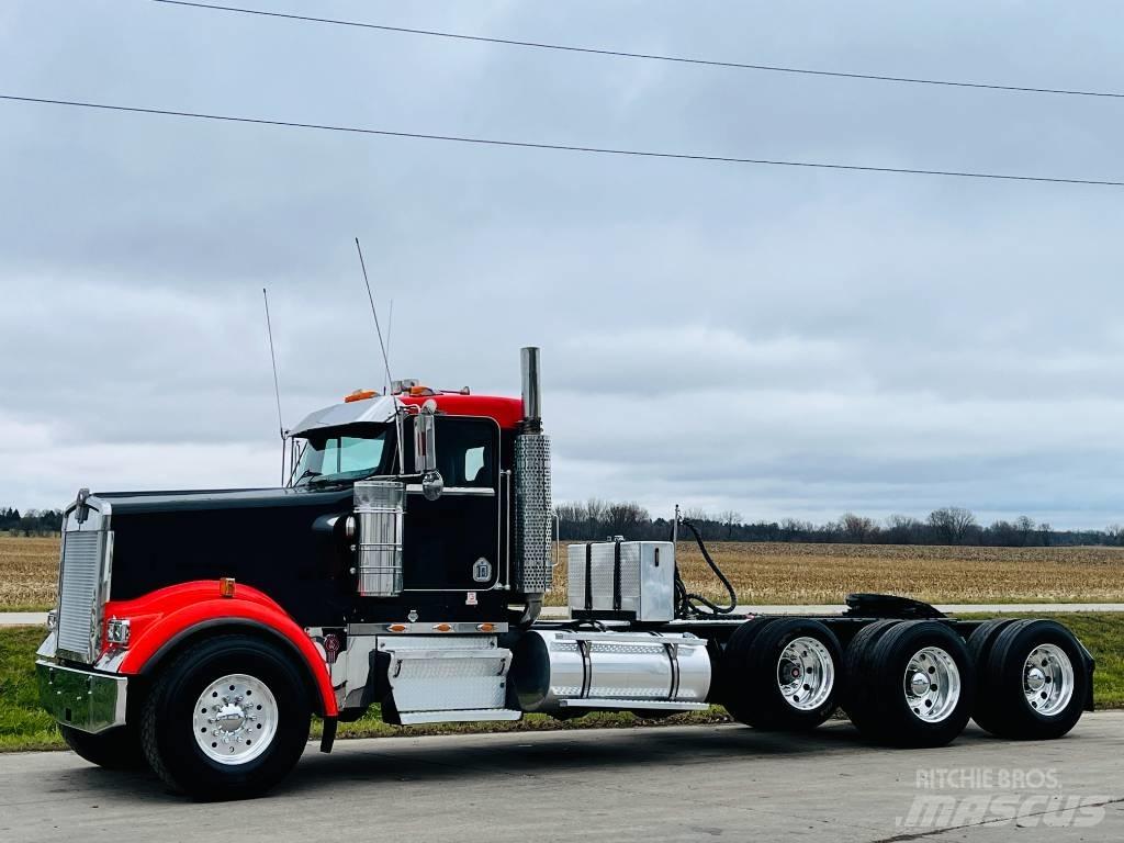 Kenworth W 900 Тягачі