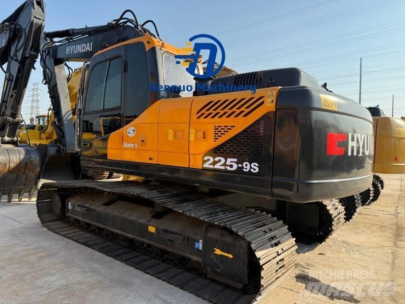 Hyundai 225-9S Гусеничні екскаватори