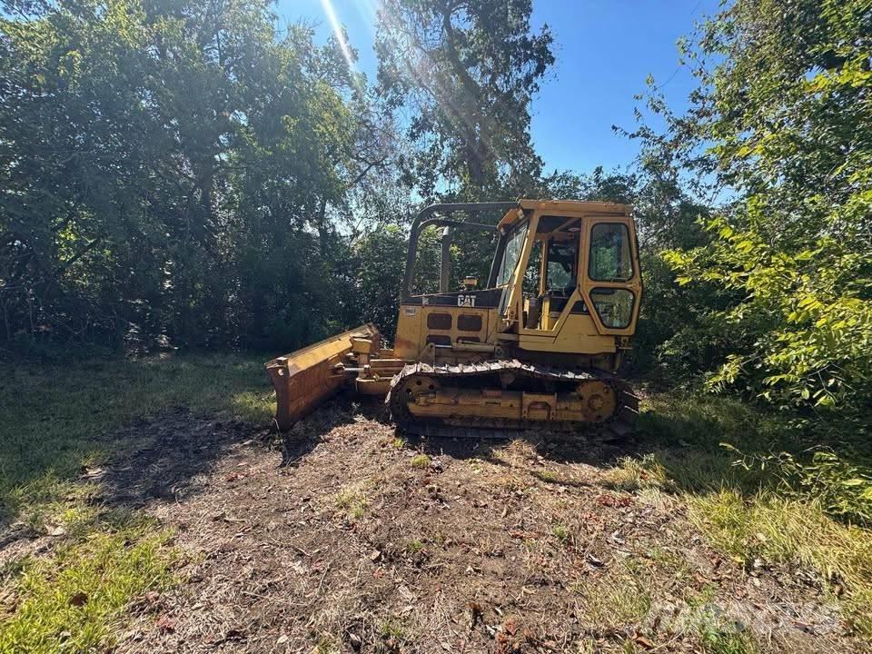 CAT D4C Гусеничні бульдозери