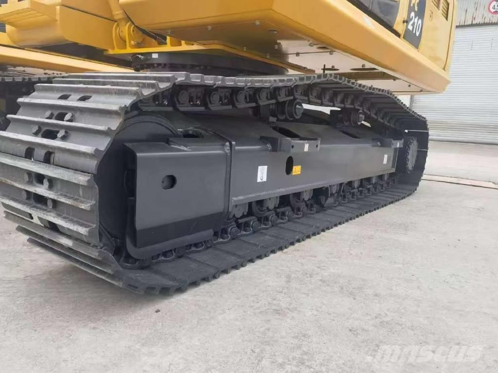 Komatsu PC 210 Гусеничні екскаватори