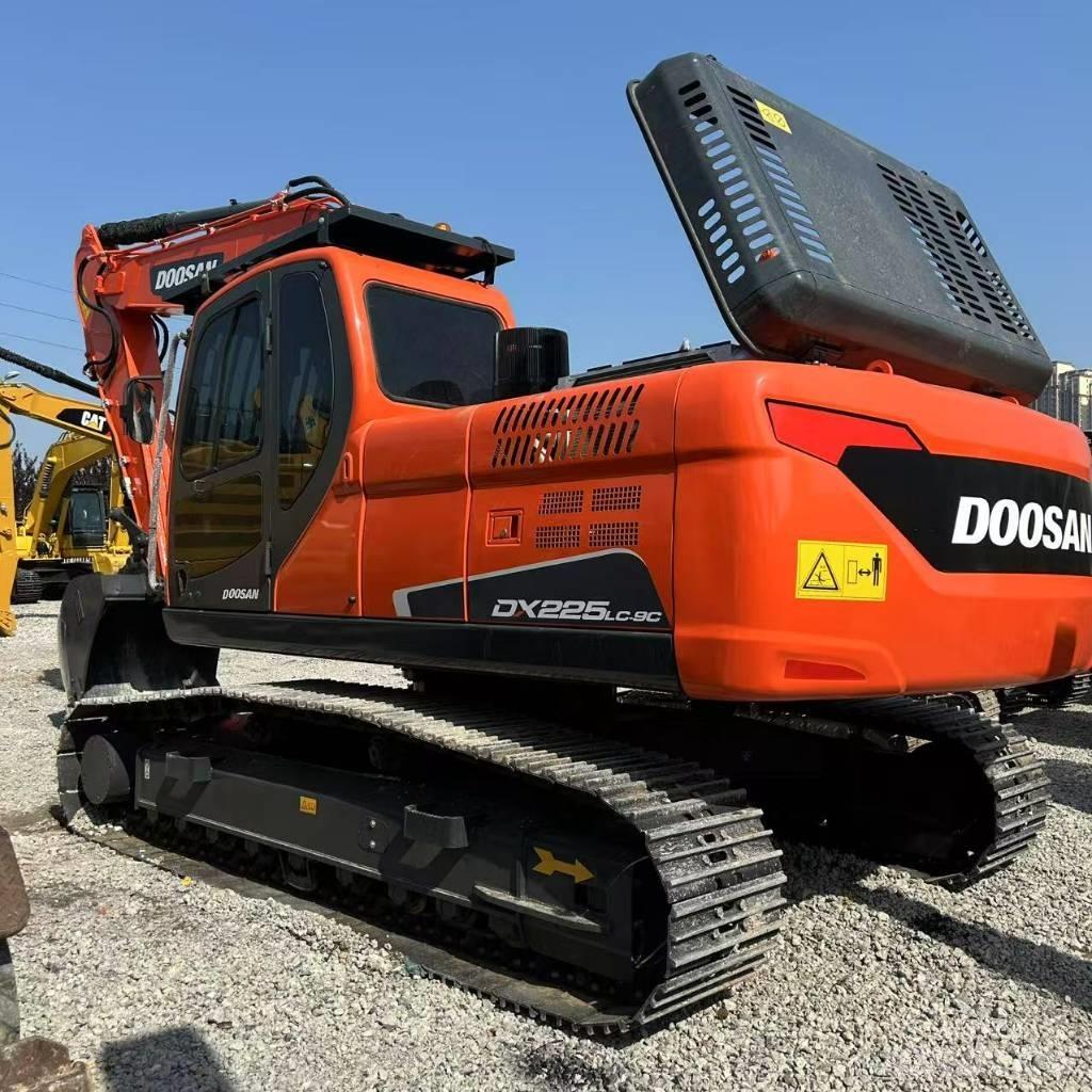 Doosan 225LC-9c Гусеничні екскаватори