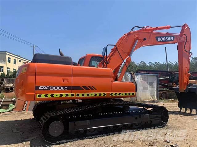 Doosan DX300 Гусеничні екскаватори