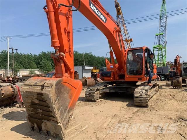 Doosan DX300 Гусеничні екскаватори