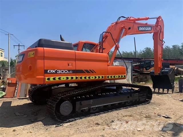 Doosan DX300 Гусеничні екскаватори