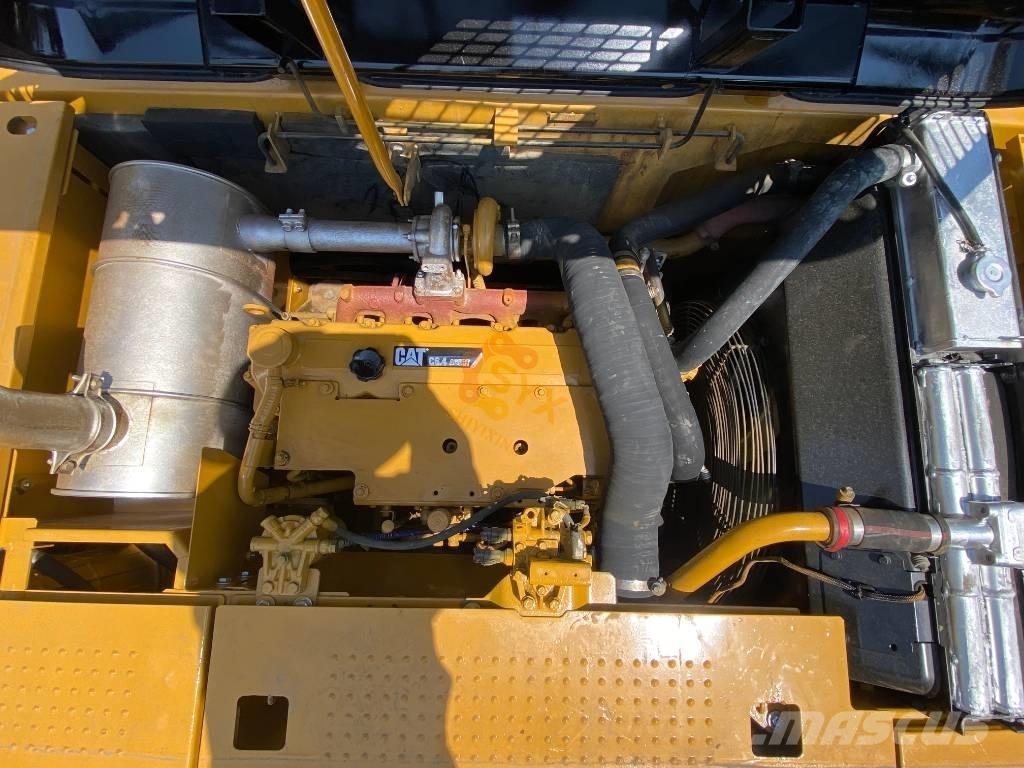 CAT CAT320 D2 Гусеничні екскаватори
