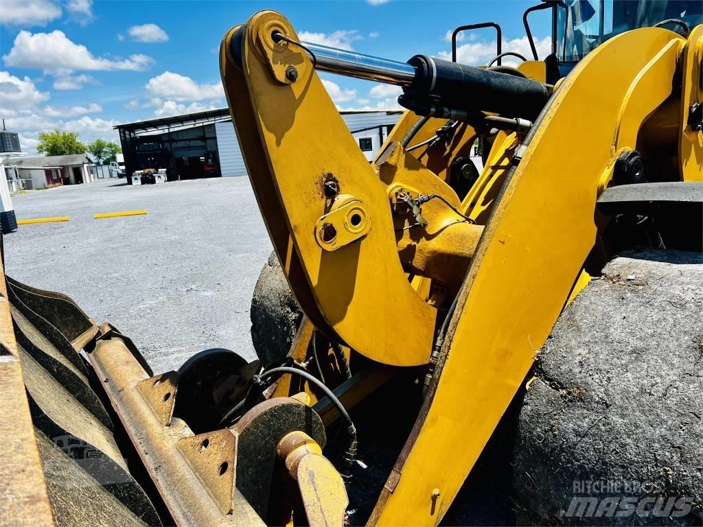 CAT 938 M Фронтальні навантажувачі