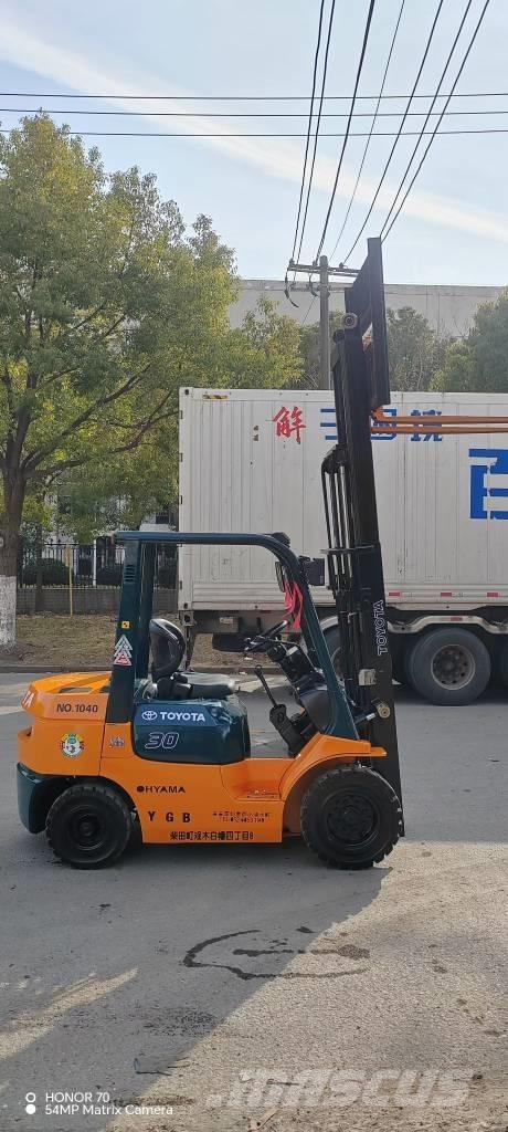 Toyota FD 30 Дизельні навантажувачі