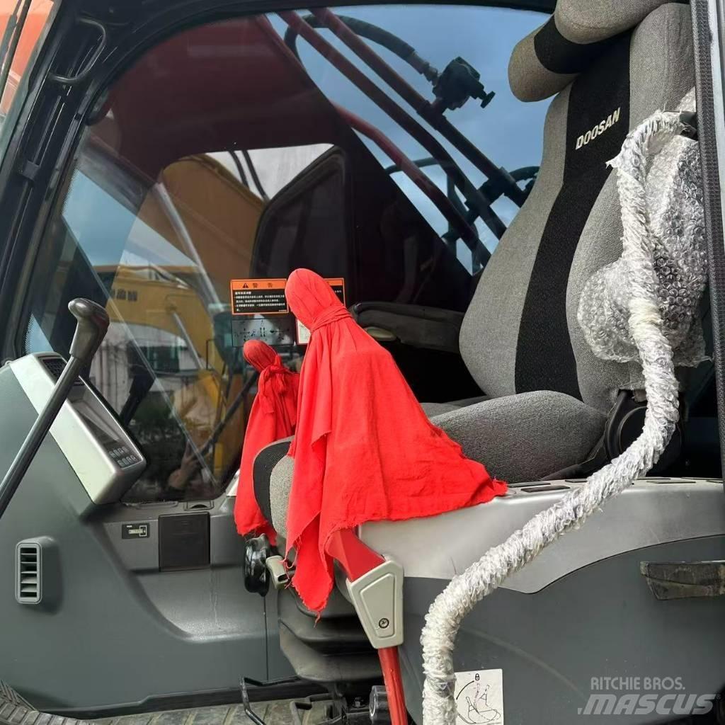 Doosan 225LC-9 Гусеничні екскаватори
