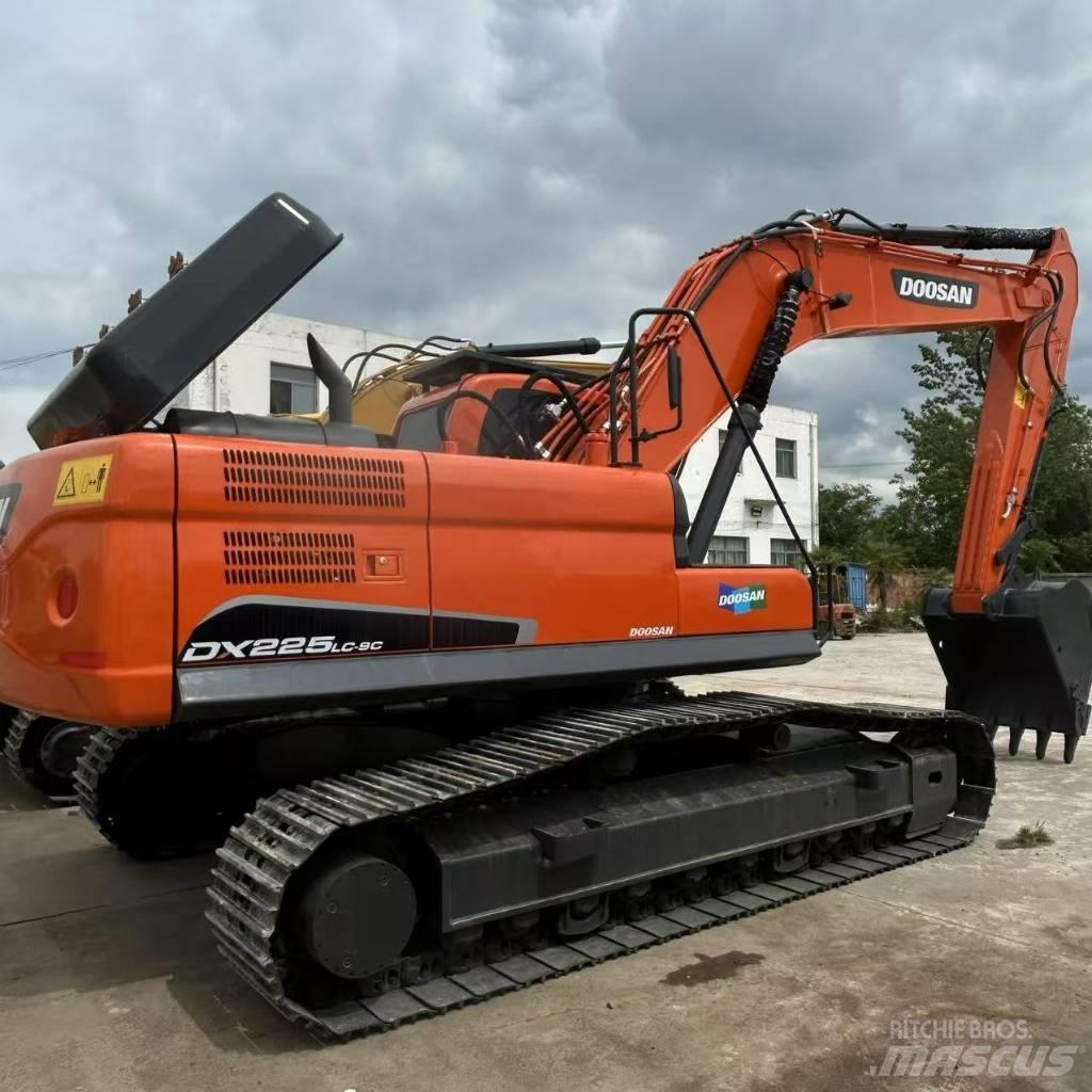 Doosan 225LC-9 Гусеничні екскаватори
