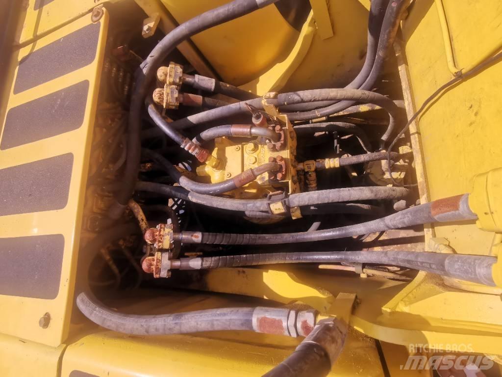 Komatsu PC 200-6 Гусеничні екскаватори
