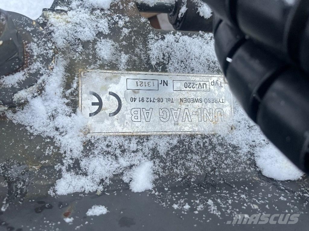 Uni-väg UV-220 Снігозбиральні машини