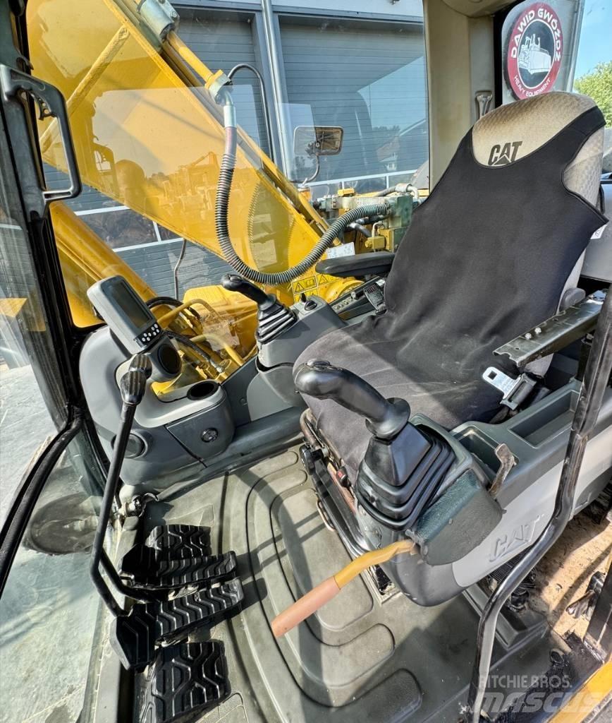 CAT 323 D L Гусеничні екскаватори