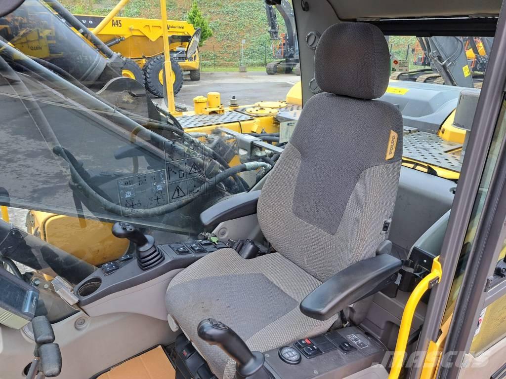 Volvo EC 220 DL Гусеничні екскаватори