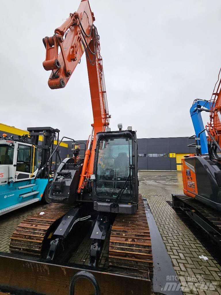 Hitachi ZX 135 US-7 Гусеничні екскаватори