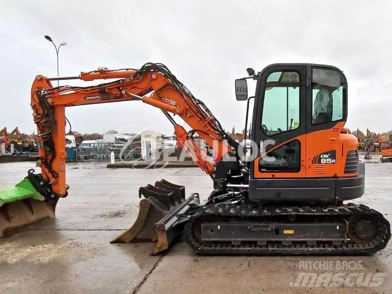 Doosan DX85R Гусеничні екскаватори