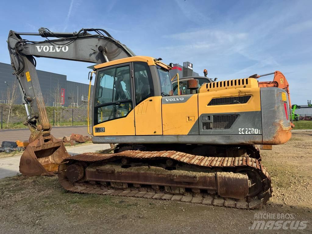 Volvo EC220DL Гусеничні екскаватори