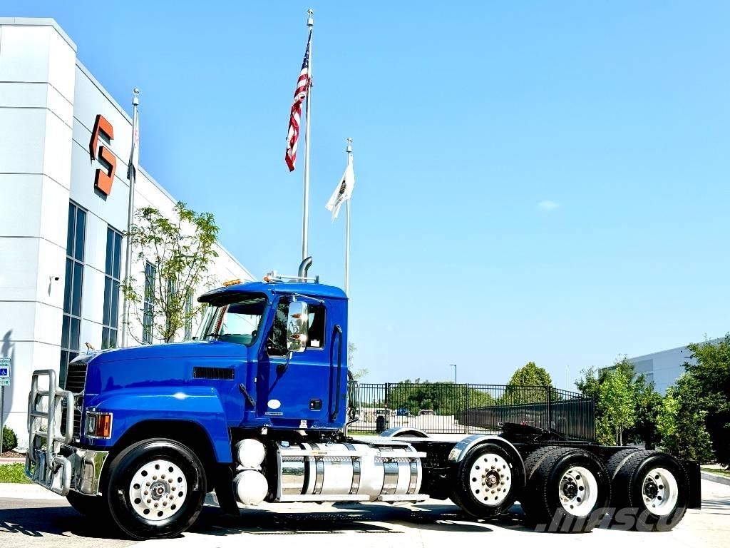 Mack Pinnacle Тягачі