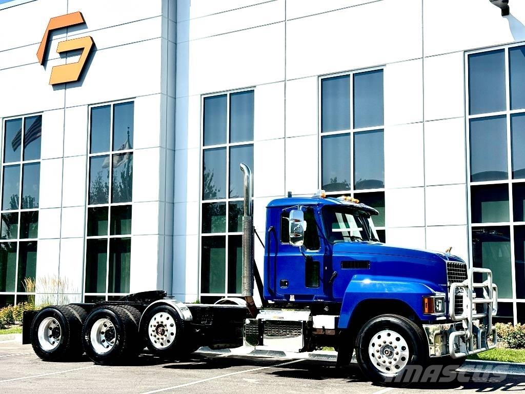 Mack Pinnacle Тягачі