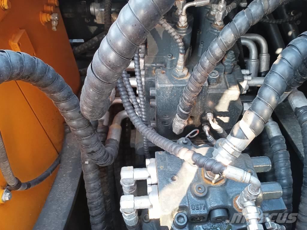 Hyundai R 220-9 S Гусеничні екскаватори