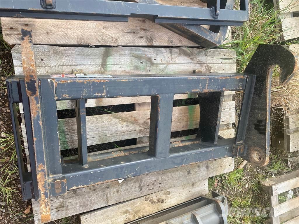  ADAPTOR PLATE Телескопічний навантажувач