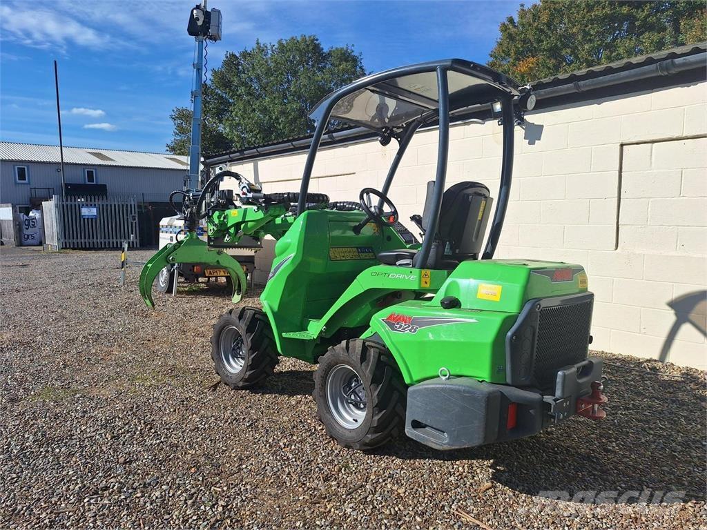 Avant 528 Фронтальні навантажувачі