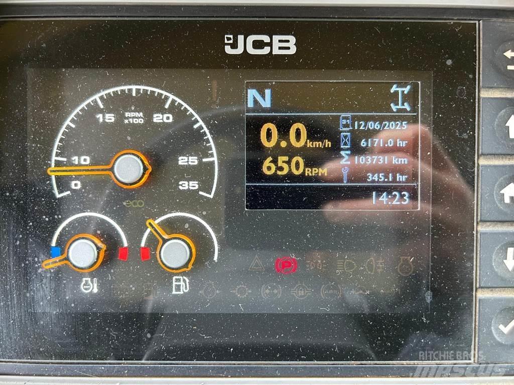 JCB 4220 Трактори