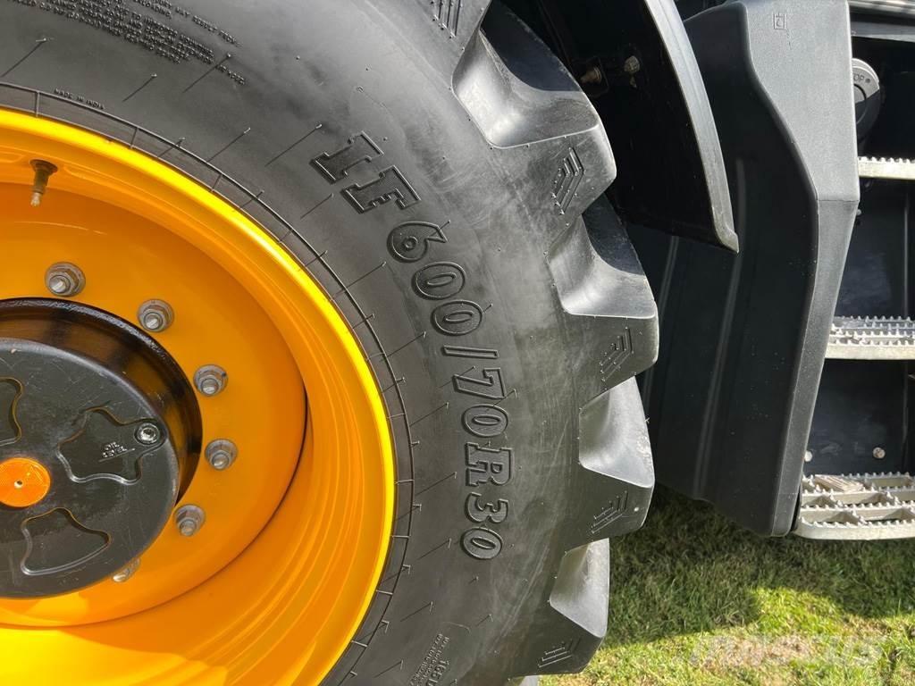 JCB 4220 FASTRAC Трактори