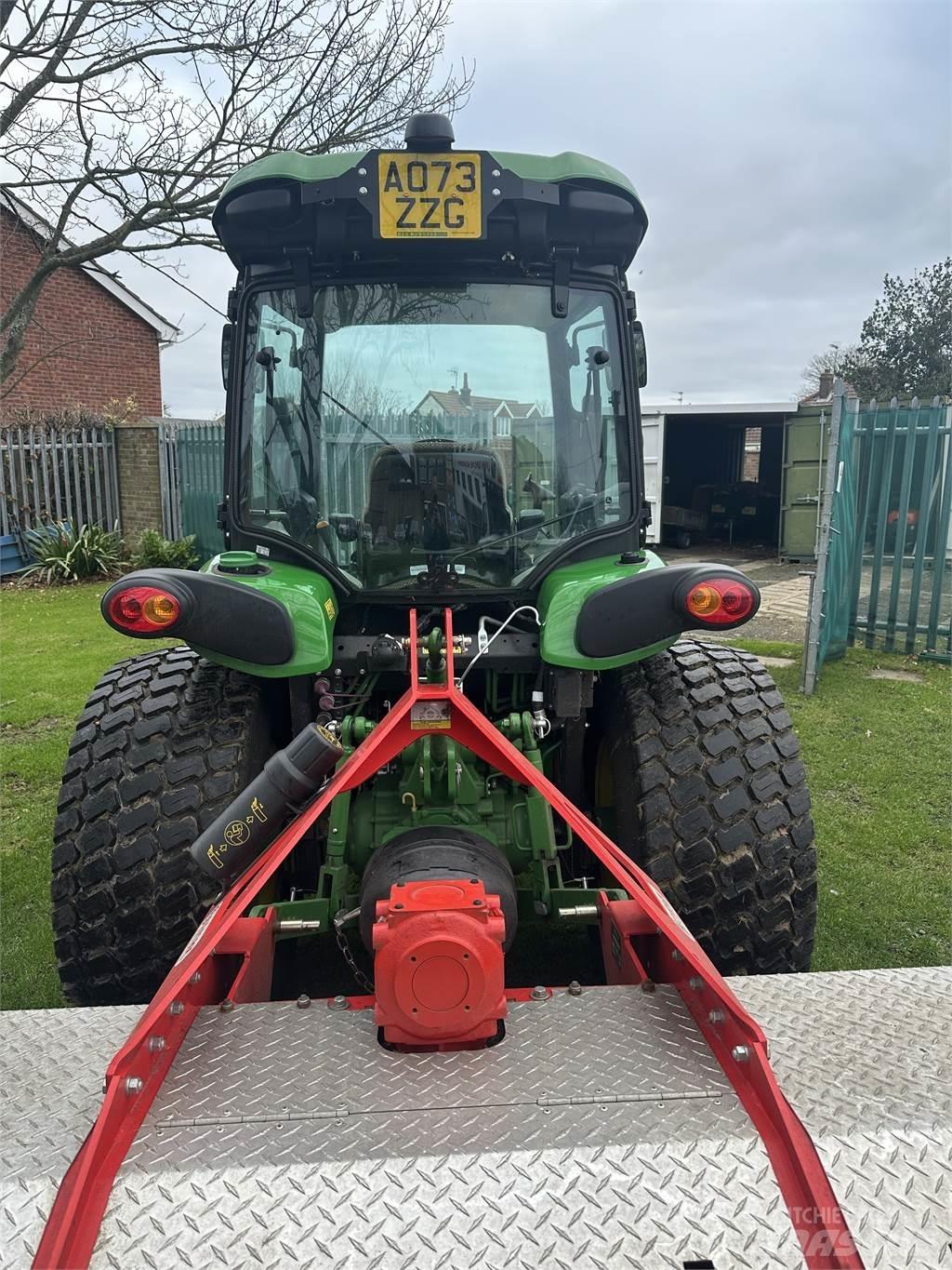 John Deere 4066R Трактори