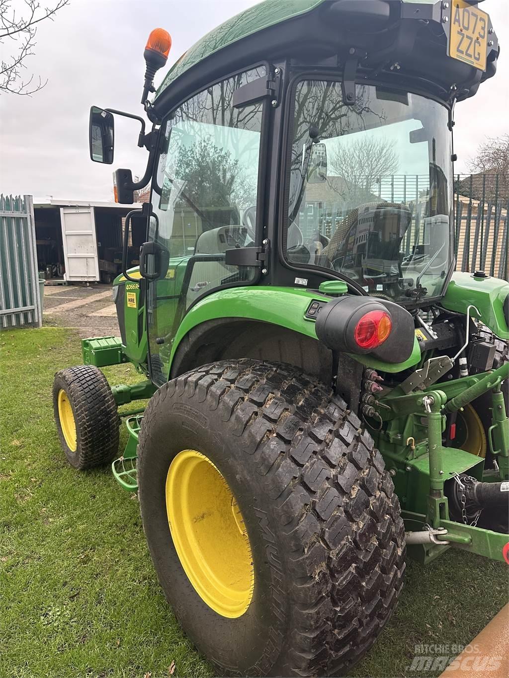 John Deere 4066R Трактори
