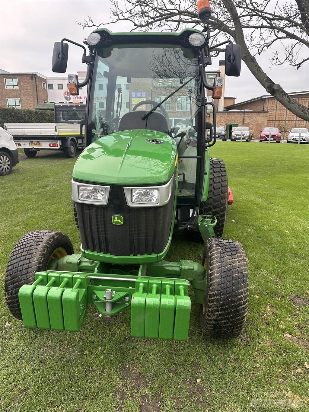 John Deere 4066R Трактори