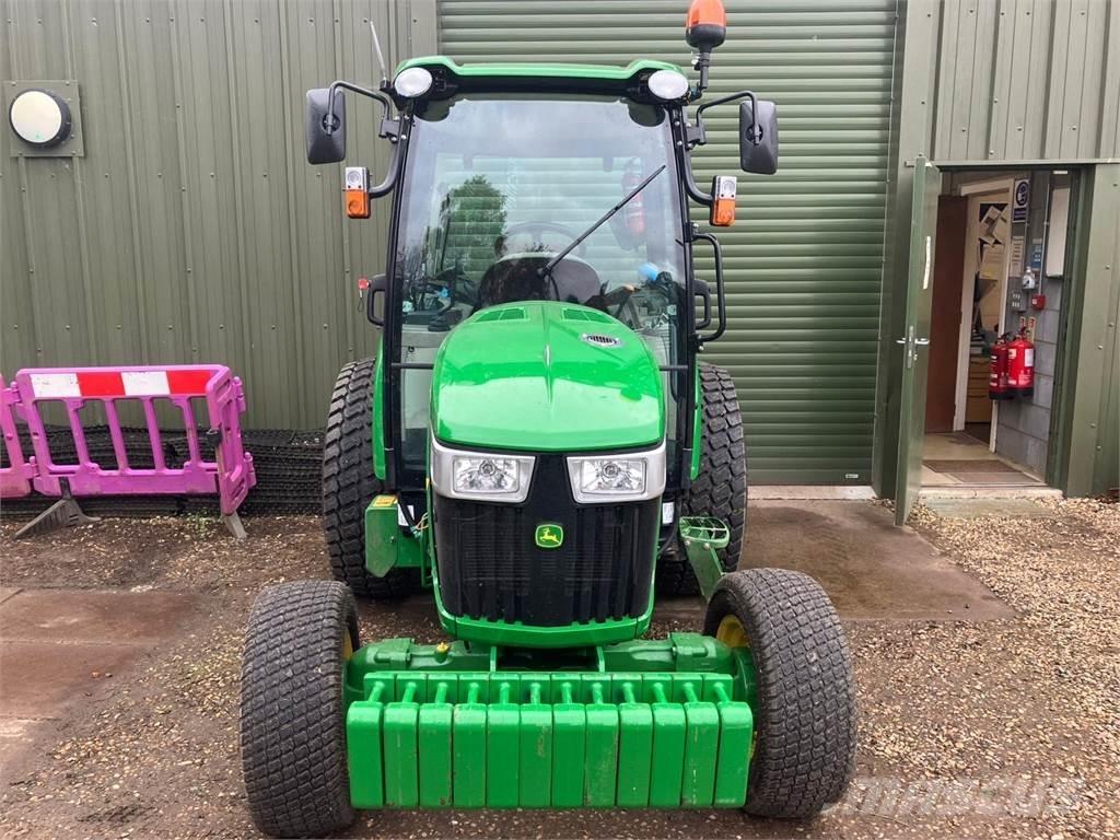 John Deere 4066R Трактори