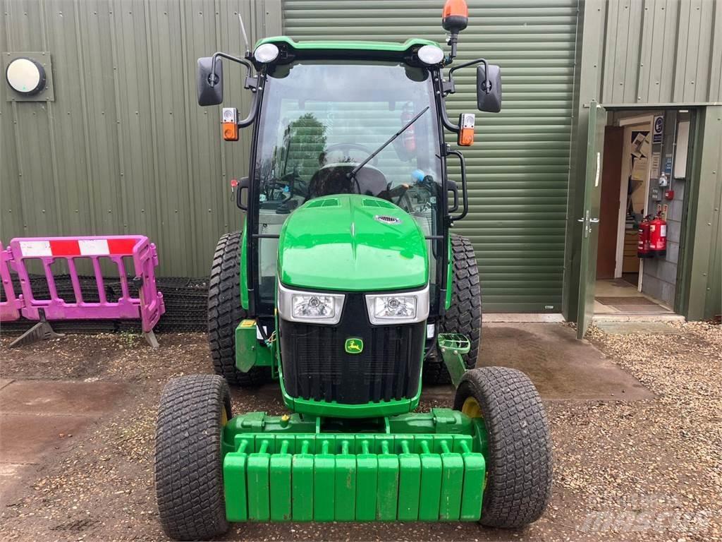 John Deere 4066R Трактори