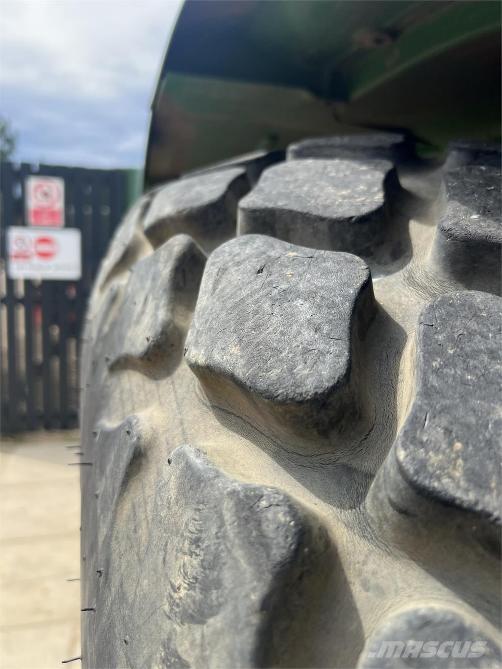 John Deere 5075E Трактори