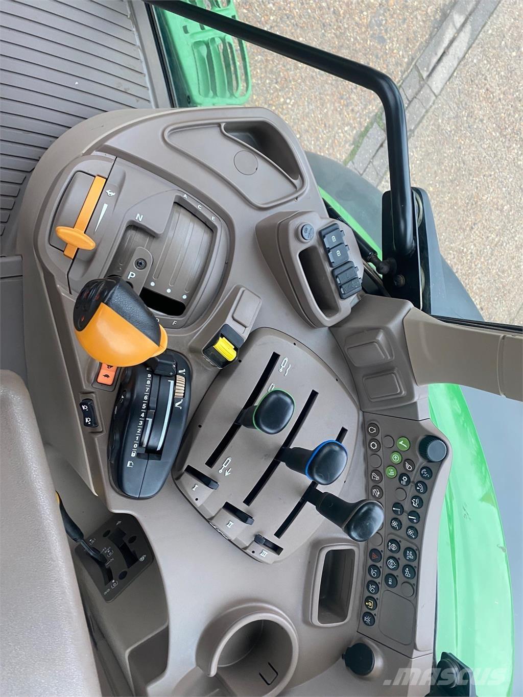 John Deere 6130M Трактори