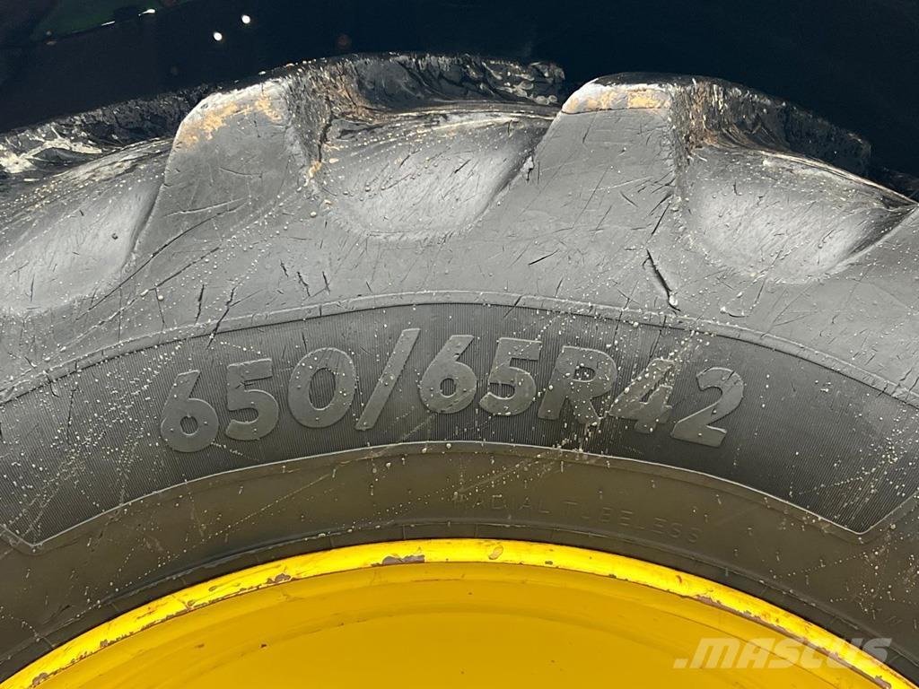 John Deere 6215R Трактори