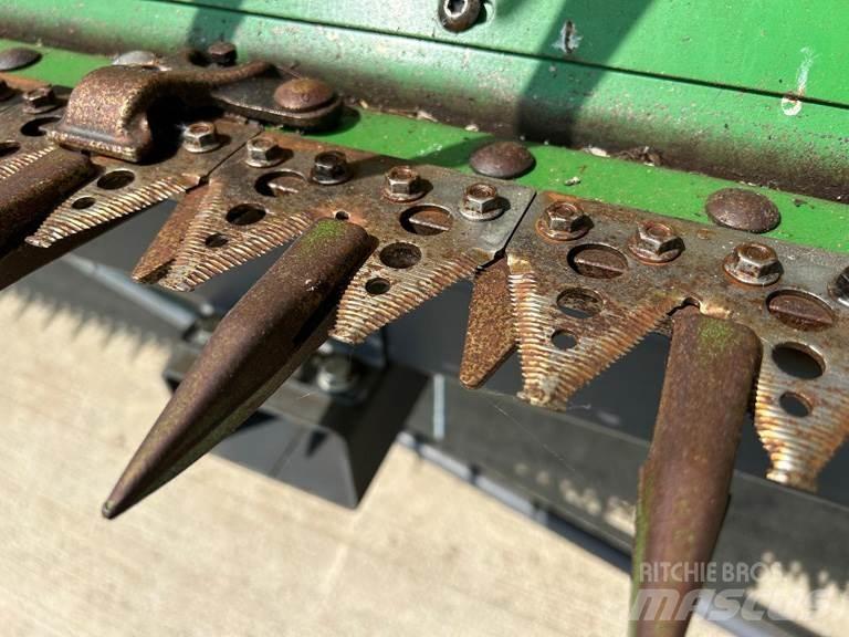 John Deere T670 Зернозбиральні комбайни