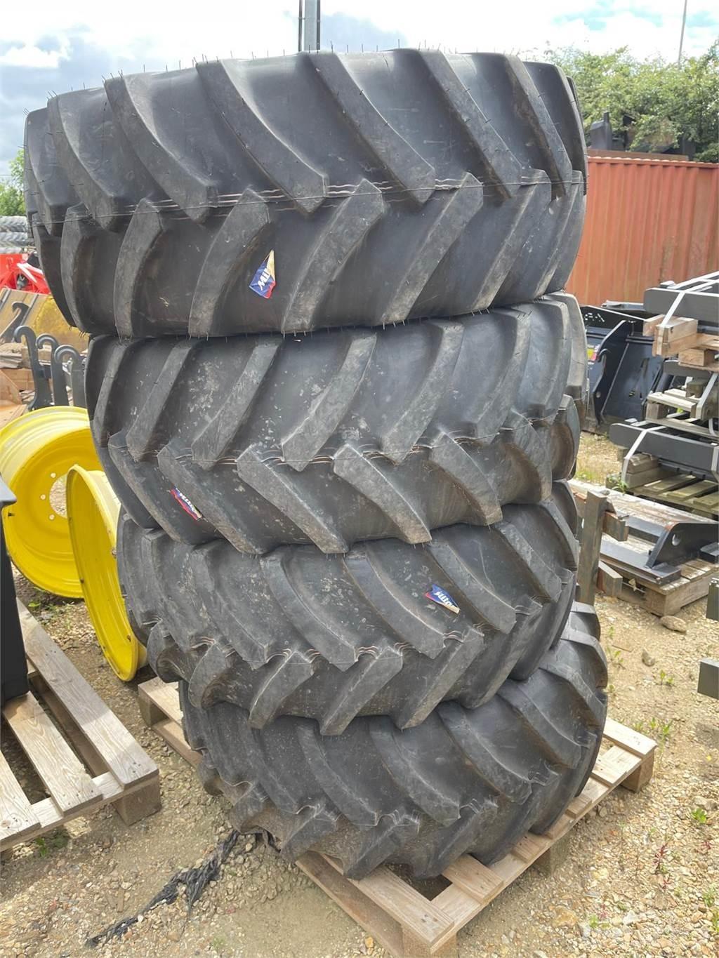 John Deere TYRES Сільгосптехніка - Інші