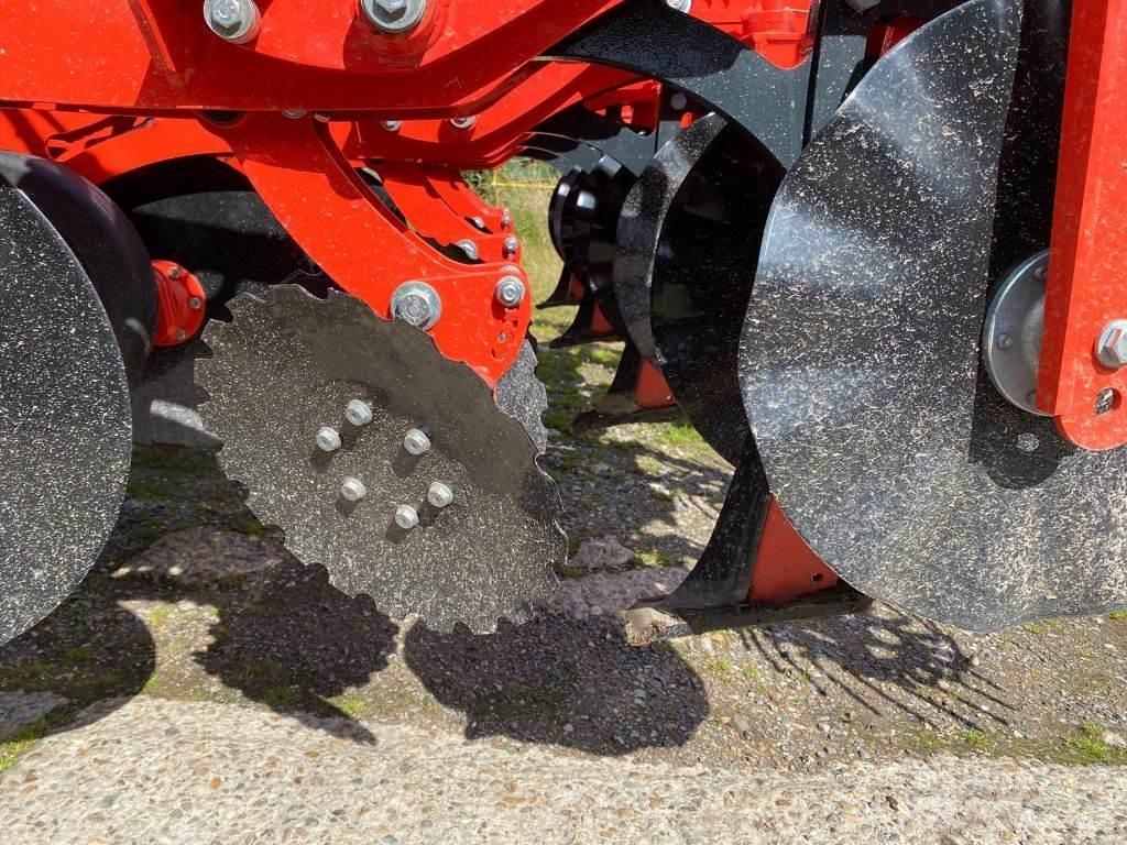 Kuhn STRIGER 300 Сільгосптехніка - Інші