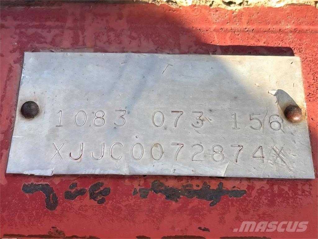 Case IH 1083 Зернозбиральні комбайни