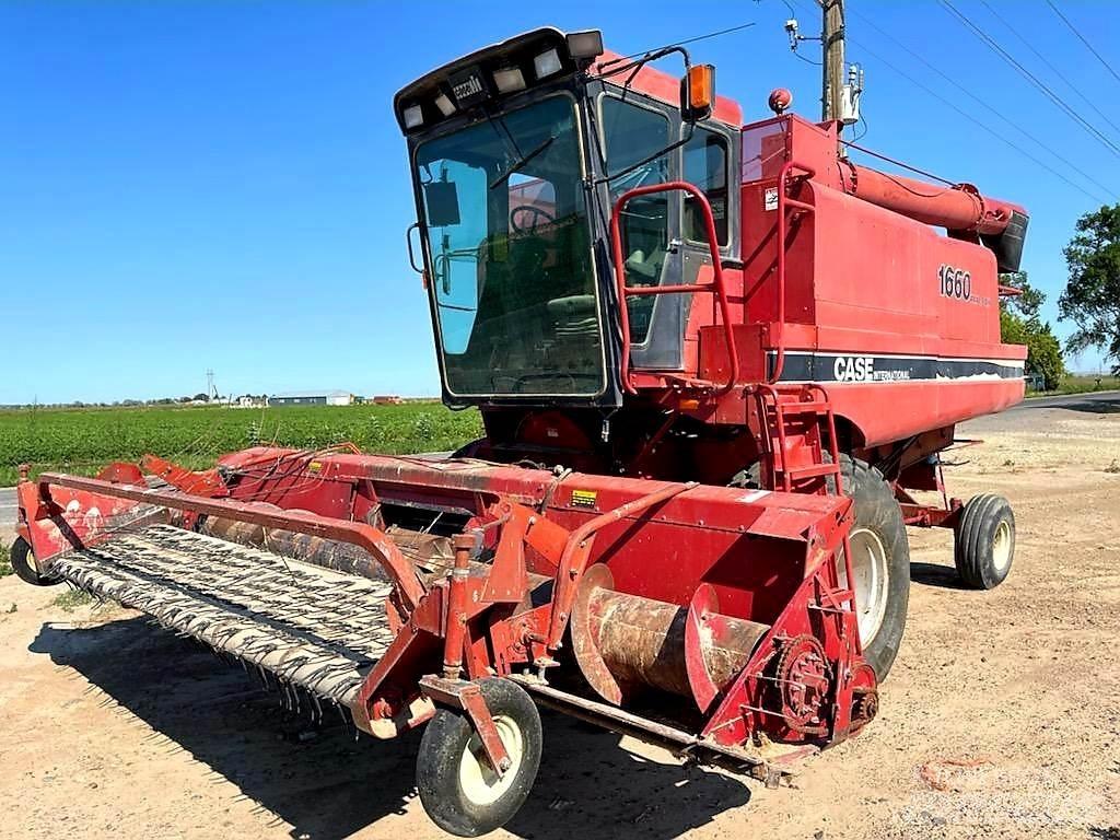 Case IH 1660 Зернозбиральні комбайни