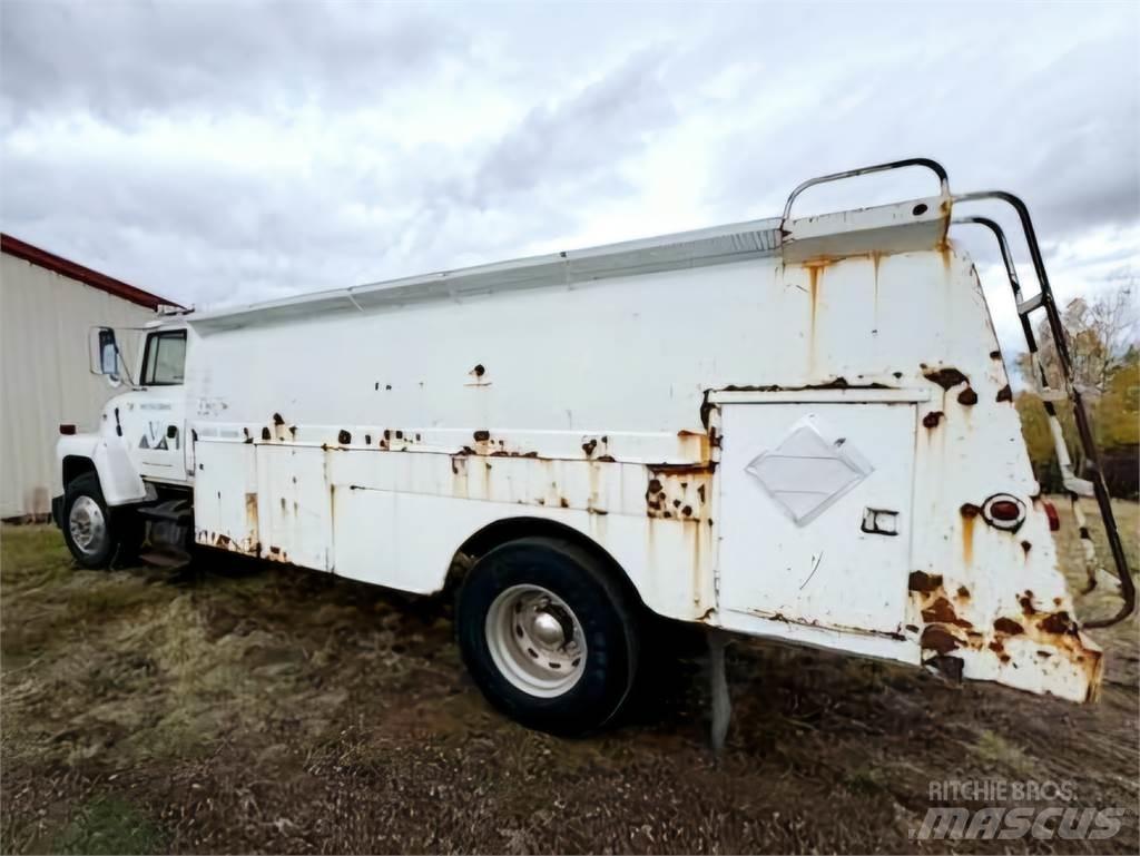 Ford LN8000 Вантажівки / спеціальні
